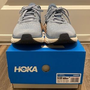 Never worn Hoka running shoes: W Arahi 5